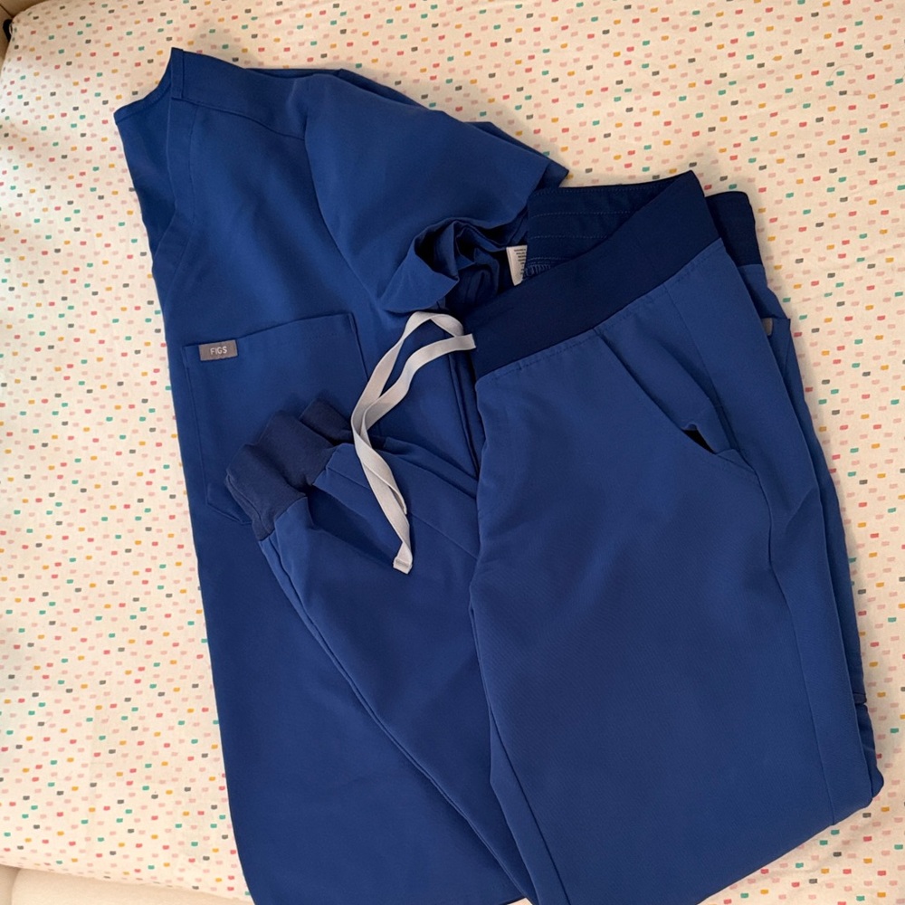 XS JOGGERS, SM TOP